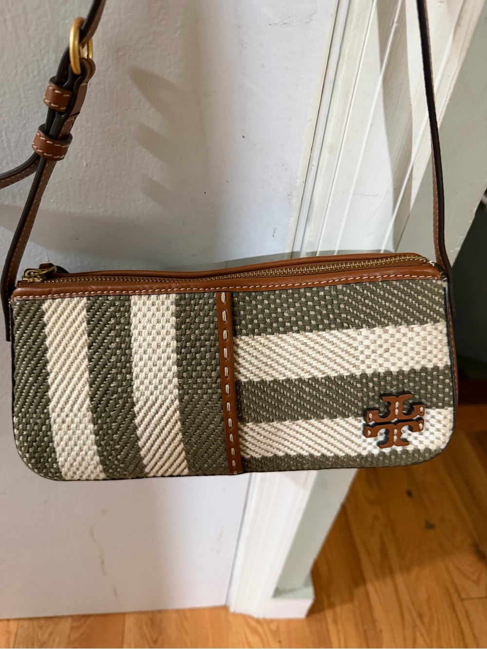 Tory Burch McGraw Stripe Wedge Shoulder Bag using 2 times only in pristine cond - Picture 13 of 16
